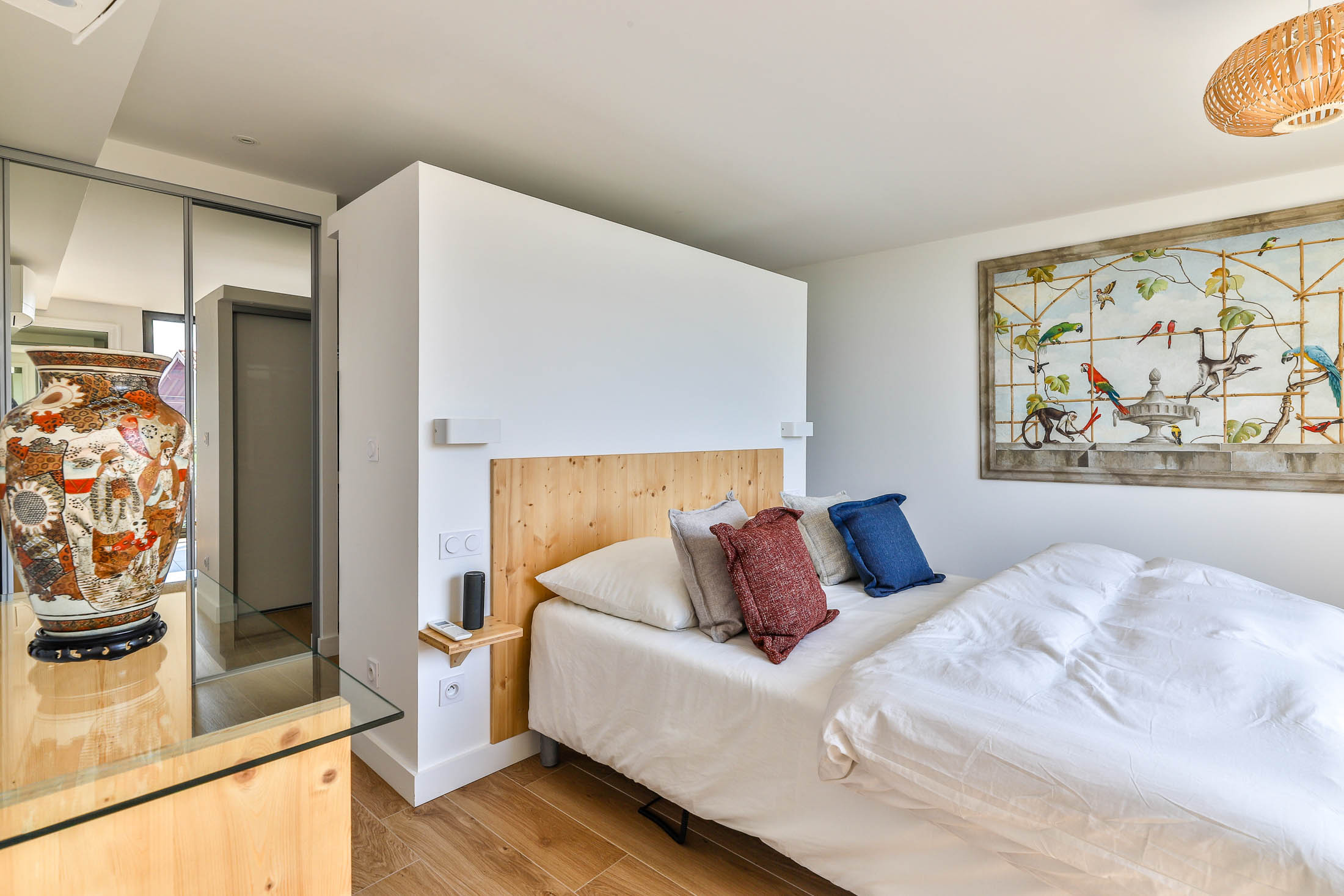 Chambre lumineuse photographiée pour une annonce immobilière