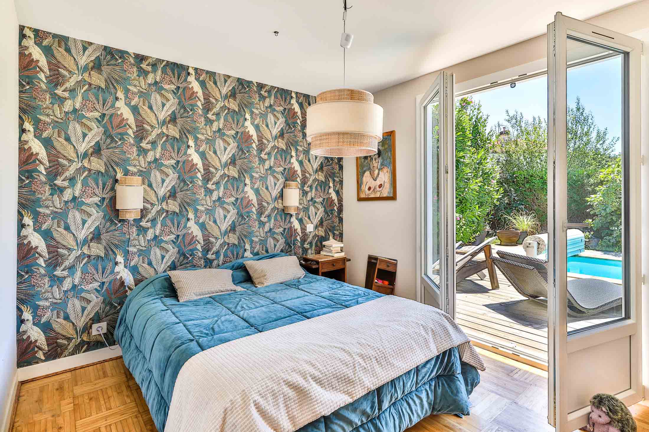 Chambre avec lit double, photographie immobilière