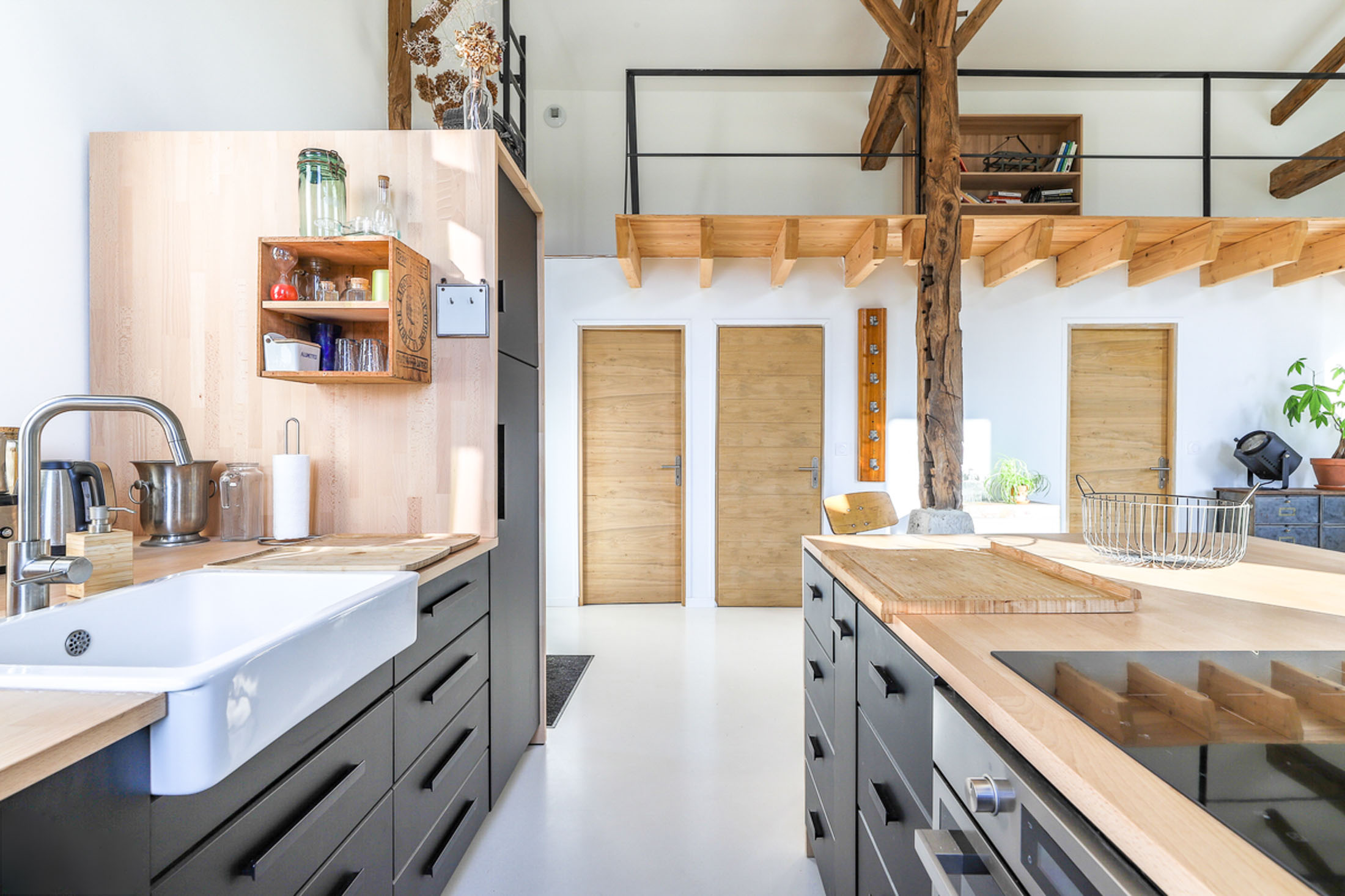 Cuisine moderne en lumière naturelle