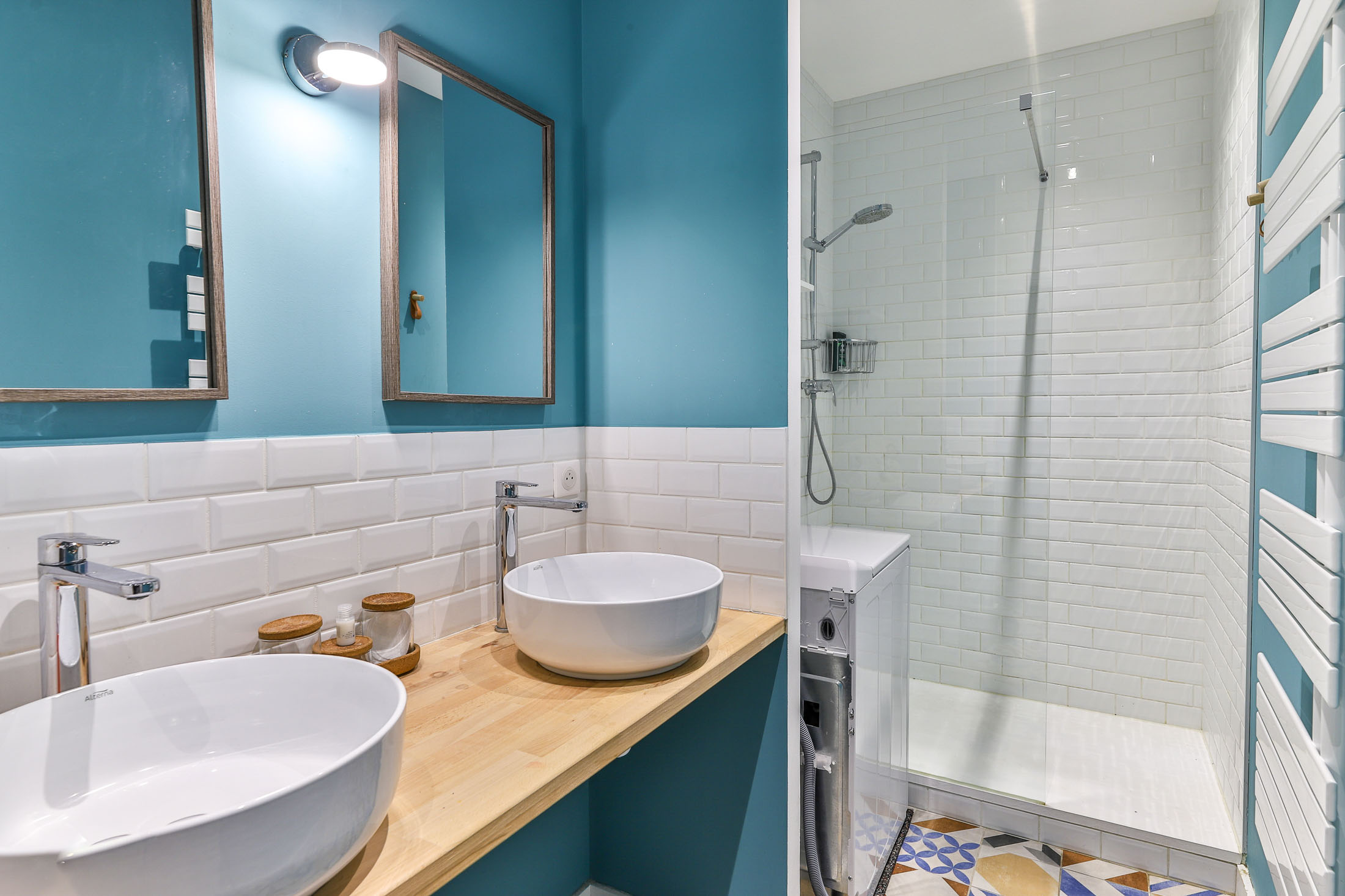 Salle d’eau avec douche, photographie immobilière